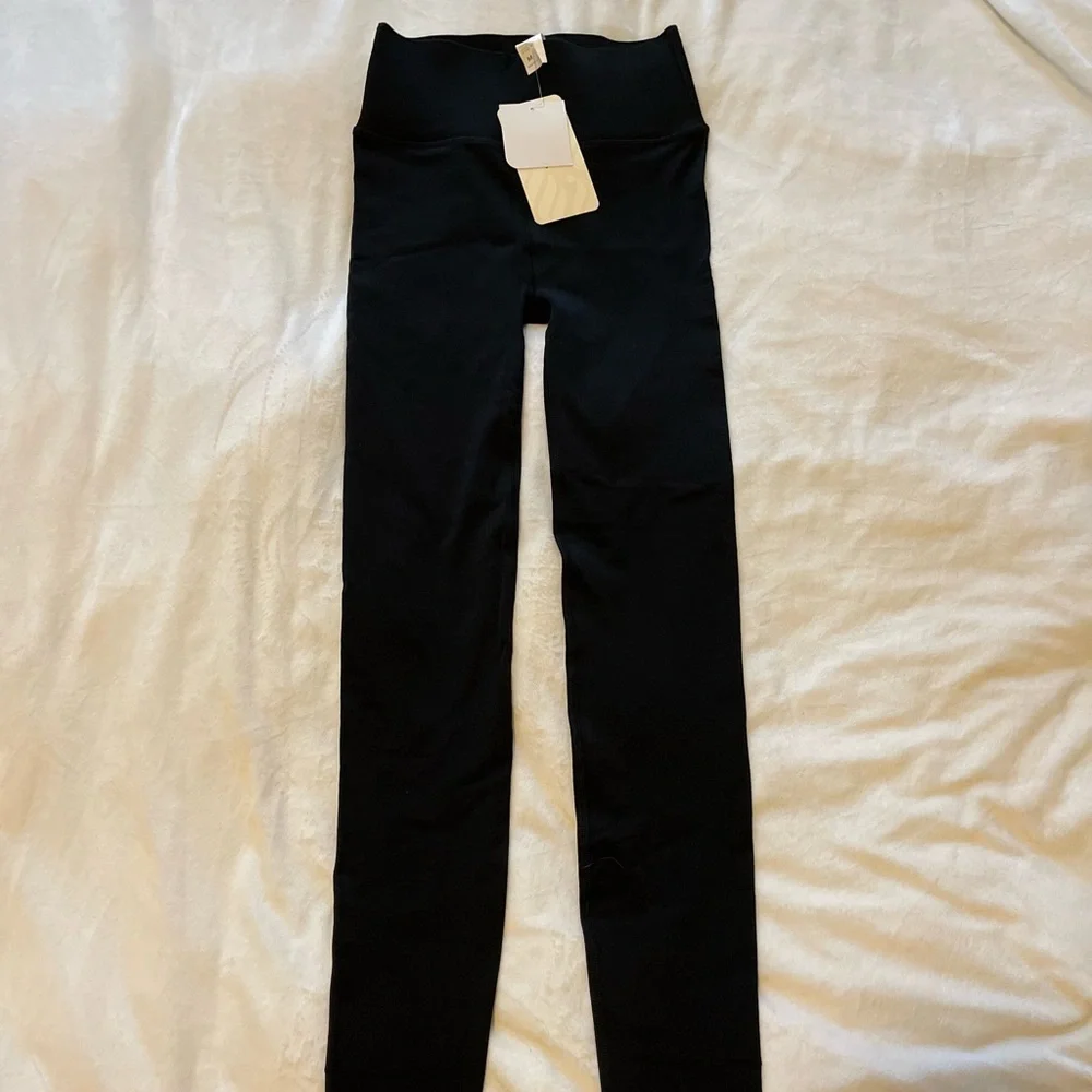 NWT Fabletics Scuptknit Leggings - Picture 2 of 4